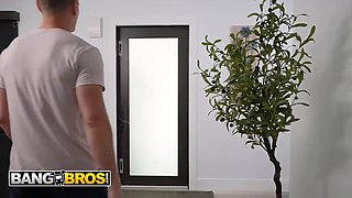 Bangbros - Sami Parker delivers ultimate stress ease for tommy with a wet bathtub, titty have fun and a dribbling internal cumshot