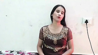 Desi aunty ko saman dene ke bahane pel diya