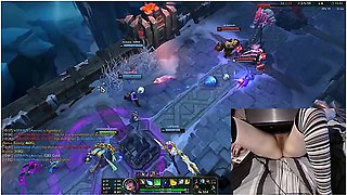 Im Back! Gamer Girl Playing Naked In Bed League Of Legends #20 Luna