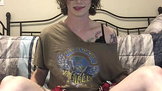I try to stroke and still end up bouncing in a dildo!