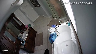 Hidden camera in the bathroom captures naked stepsister