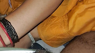 Madhu bhabhi ko choda completely naked kar uski bed par