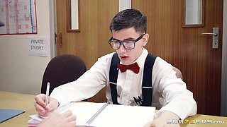 Rhiannon Ryder cannot resist a geeky fellow's erected dong