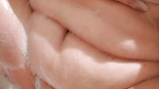 Fat pussy bubble bath fun with clear dildo toy