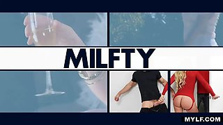 Manager chick plays pussy games- Kit Mercer