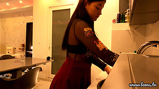 Big ass hot brunette babe shows her panties under her cut mini skirt