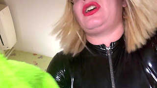 Horny Stepmom Seduce and Use Her Neighboor