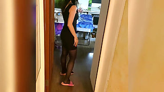 I tore the pantyhose of a new neighbor, and she gave in her mouth and, swallowing a