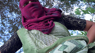 Desi Girlfriend Enjoy Outdoor Sex