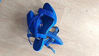 Your mistress will give you her shoes after she squirts on them. A passionate MILF masturbates her unshaven pussy intensively