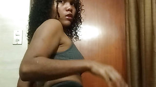 Aunt Indi shows off her hot body