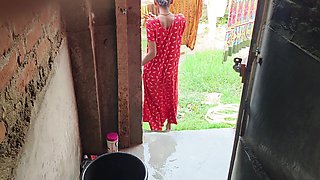 Sunita Aunty's Bathing Video Sunita Aunty's Boob