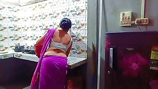 🚫Savita Bhabhi got fiercely with a college friend and took out the water of her