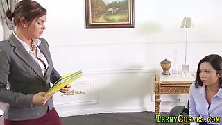 Les teenie round ass asshole licked