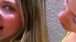 Latinas Fucking Get Hot When They Get on the Neighbor's Motorcycle That Was Used in the 90s