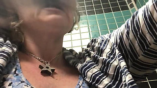 Desperate Cougar Does a Massive Pee in Dallas as Part of Her ‘pissing Around the World’ Collection!