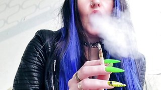 Good morning with a smoking fetish from a hot dominatrix.