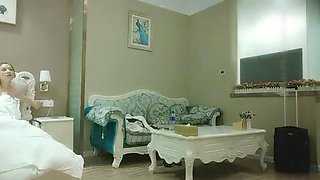 Sao Piaopiao and friends check in a hotel room with 3P part-time young woman 2