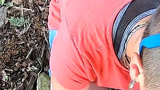 Quick outdoor blowjob at an abandoned house