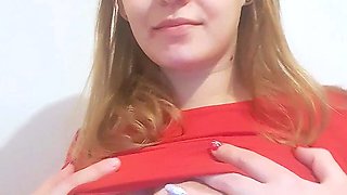 Big boob brunette masturbates on webcam