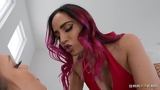 Hot lesbos sex Desiree Dulce and Goddess Guzman