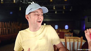 Ditch The Date, Suck The Server With Danny D, Sam Bourne, Gina Varney - Brazzers