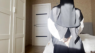 Arab Stepmom with Big Ass in Pantyhose