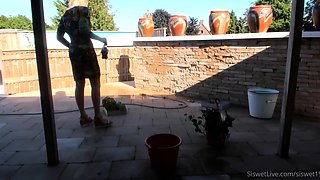 Masturbating amateur cums after solo fun