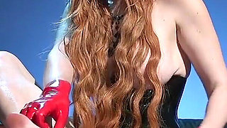 Clean Lauren's Filthy Feet Featuring Lauren Phillips