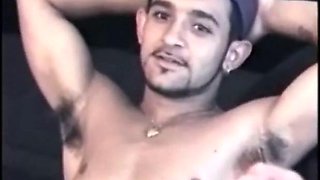 2 Straight Boys Beat Off