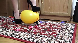 blond teen crushing pee