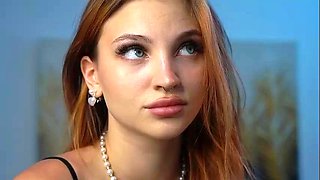 Redhead Babe in Glasses Masturbating