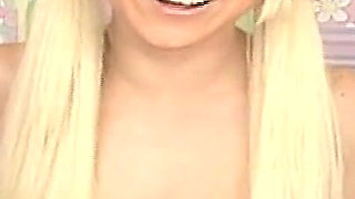 Flexible Blonde Teen Finders Her Pussy on Live Stream
