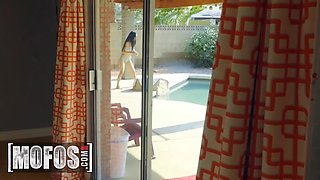 Mofos - kaitlyn katsaros seduces her fresh neighbour with her brilliant figure and Tight Pussy