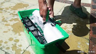 Scarlett Starr's curvy video by Brazzers Exxtra