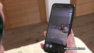 Curvaceous camming cougar caught in action