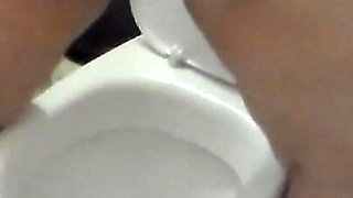 Jen Is Peeing in the Toilet