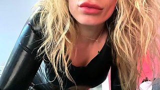 Chubby blonde brianna solo masturbation