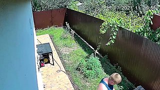 Der vollbusige Teenager erwischte BFs Schwanz im Freien!