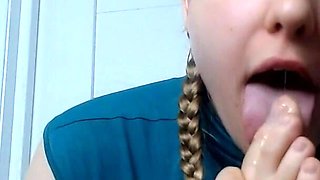 Lick Finger Feet While Make Ahegao!