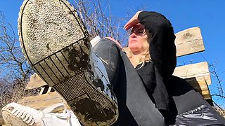Hot blonde has a kinky foot fetish