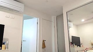 Stripshow in bathroom