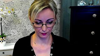 Blonde German amateur MILF LUXvanessa flashing cleavage