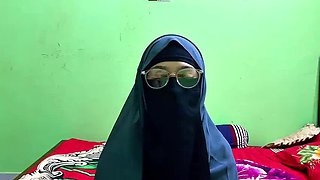 Sexy Indian Bhabhi Demands Donation and Gets Hardcore Fuck