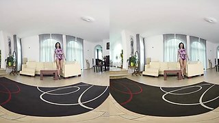 Gorgeous Isabella Ends Her Day with an Orgasm