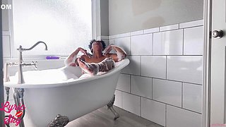 Lyric Sky - Wild Dildo Masturbation And Hard Pussy Pounding-steamy Clawfoot Tub Bubble Bath