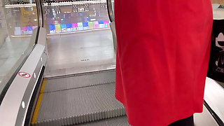 Risky sex in a public men's toilet with a cute blonde girl. She squirted all over the floor and we almost got caught.