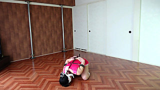 90 Minutes with a Dildo That Automatically Pistons When She Moves Her Feet