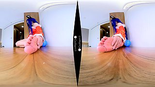 Gorgeous blonde teen Kelly Candy foot fetish