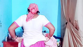 Desi babe Apki Randi gets wild in the car